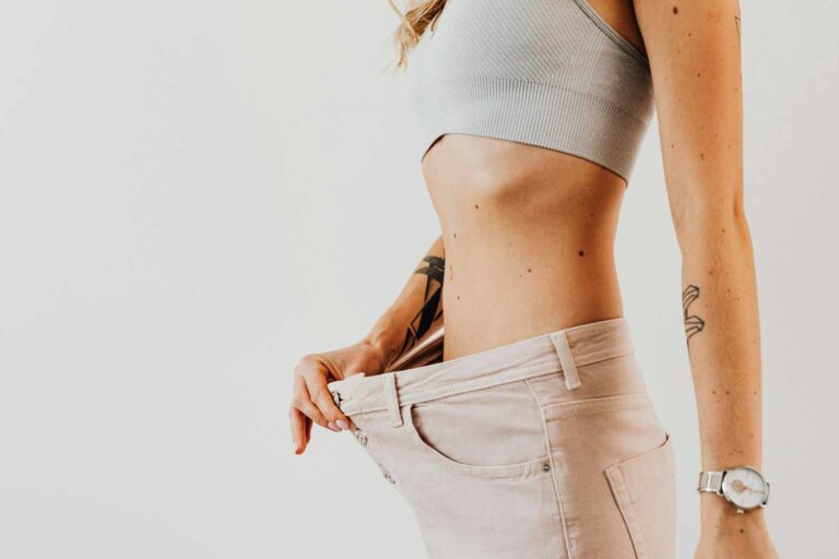 Zena smrsala, usla u stare pantalone